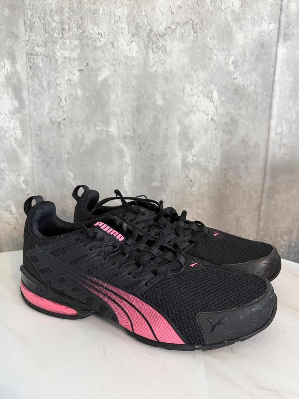 Puma voltaic evo running shoes Black and Pink Performance Training women’s sz 10